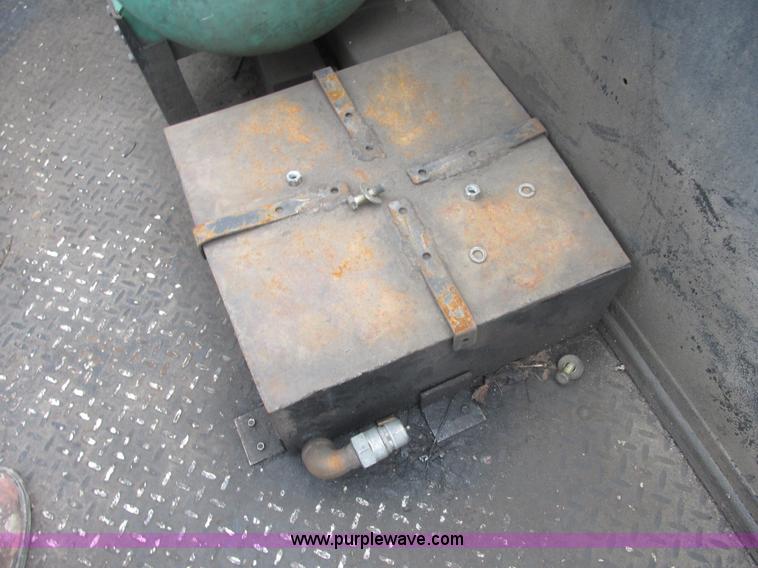 image for item E7115 2006 Chevrolet C5500 service truck