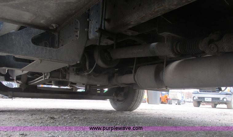 image for item E7115 2006 Chevrolet C5500 service truck