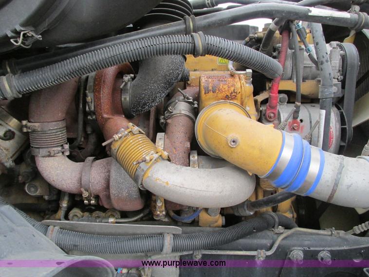 image for item F4390 2006 Freightliner Columbia semi truck