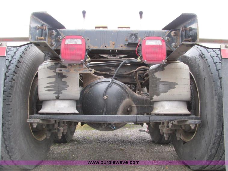 image for item F4390 2006 Freightliner Columbia semi truck