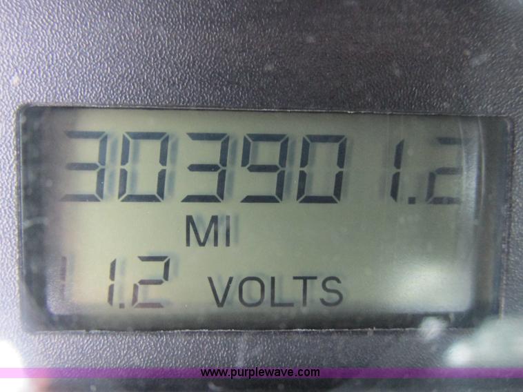 image for item F4390 2006 Freightliner Columbia semi truck