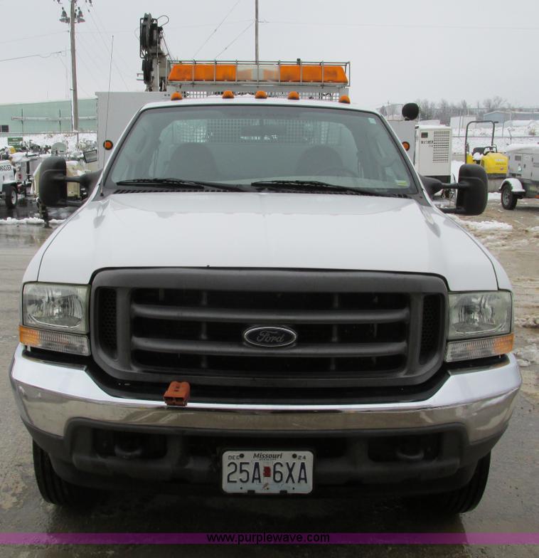image for item F4393 2004 Ford F550 Super Duty service truck
