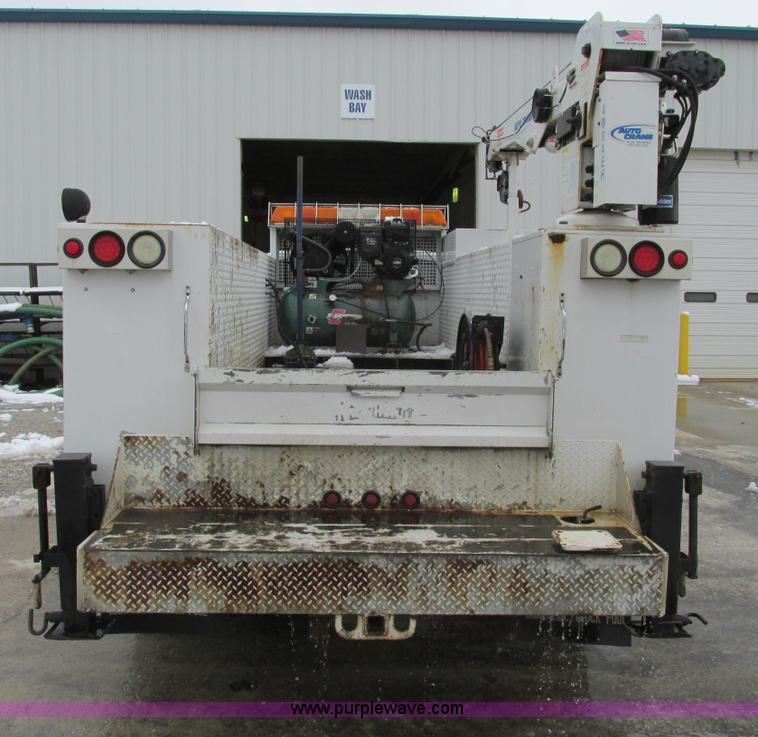 image for item F4393 2004 Ford F550 Super Duty service truck