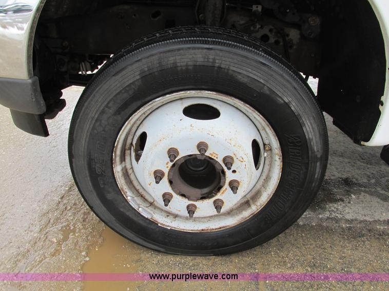 image for item F4393 2004 Ford F550 Super Duty service truck