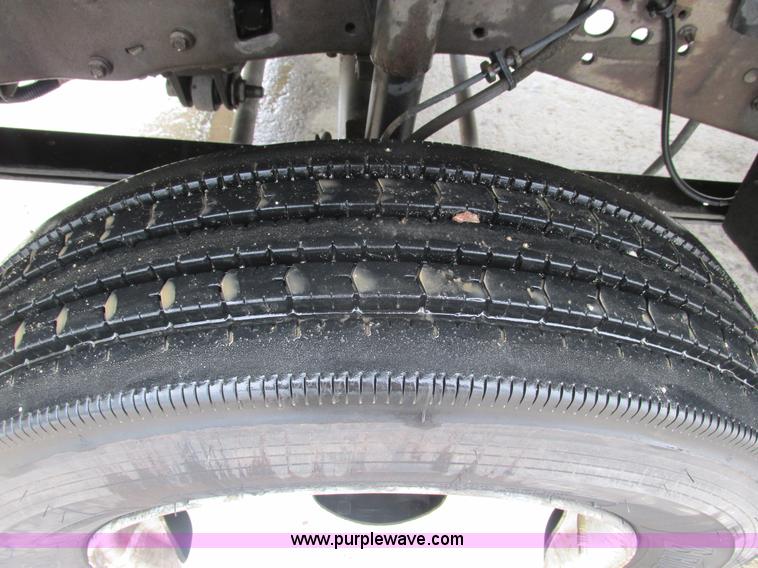 image for item F4393 2004 Ford F550 Super Duty service truck