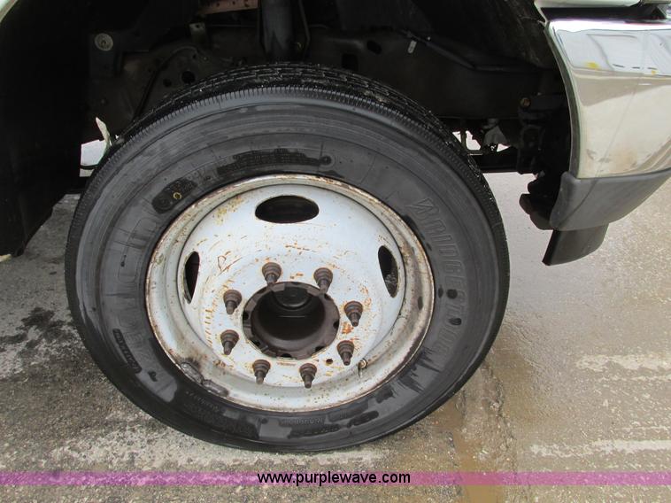image for item F4393 2004 Ford F550 Super Duty service truck