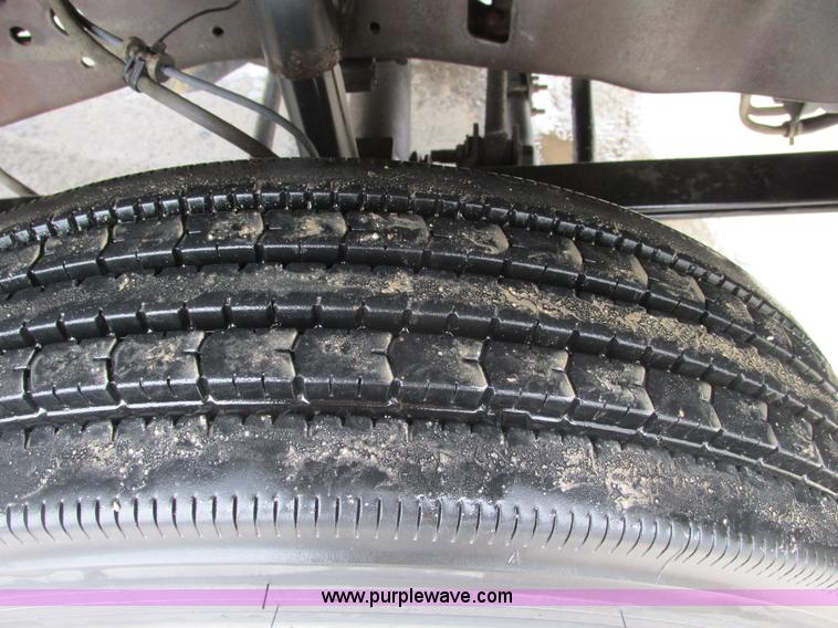 image for item F4393 2004 Ford F550 Super Duty service truck