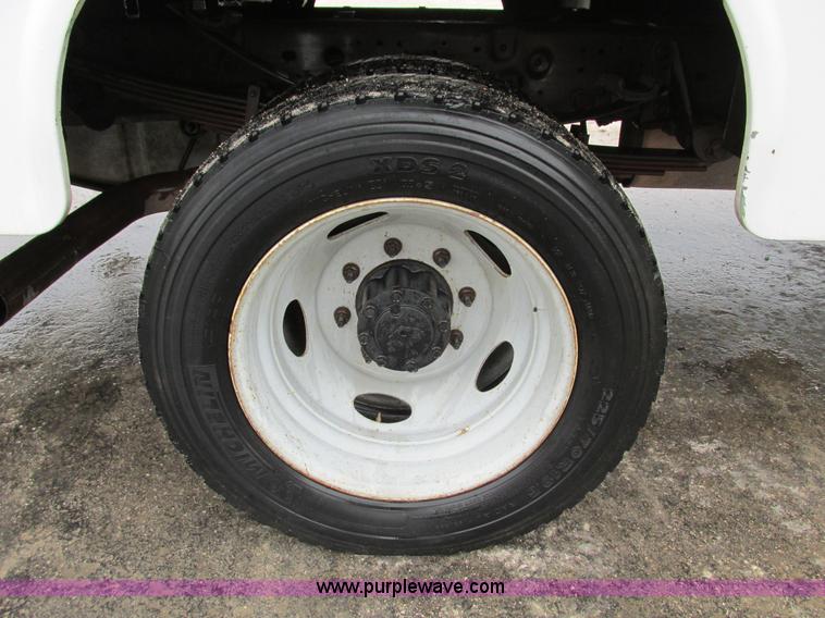 image for item F4393 2004 Ford F550 Super Duty service truck