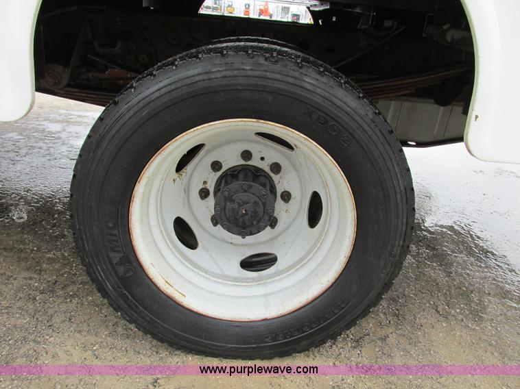 image for item F4393 2004 Ford F550 Super Duty service truck