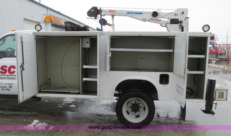 image for item F4393 2004 Ford F550 Super Duty service truck