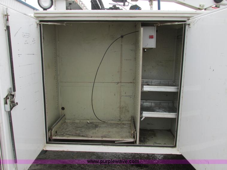 image for item F4393 2004 Ford F550 Super Duty service truck