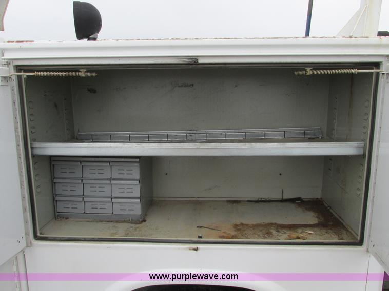 image for item F4393 2004 Ford F550 Super Duty service truck