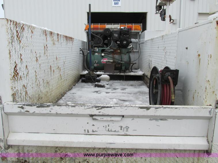 image for item F4393 2004 Ford F550 Super Duty service truck