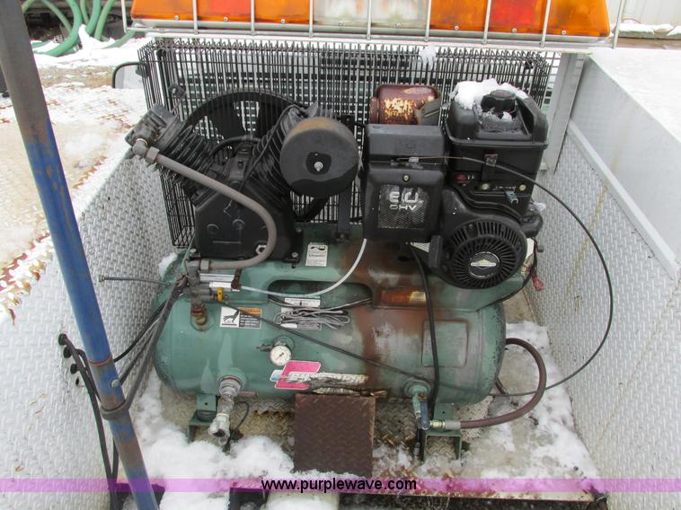 image for item F4393 2004 Ford F550 Super Duty service truck