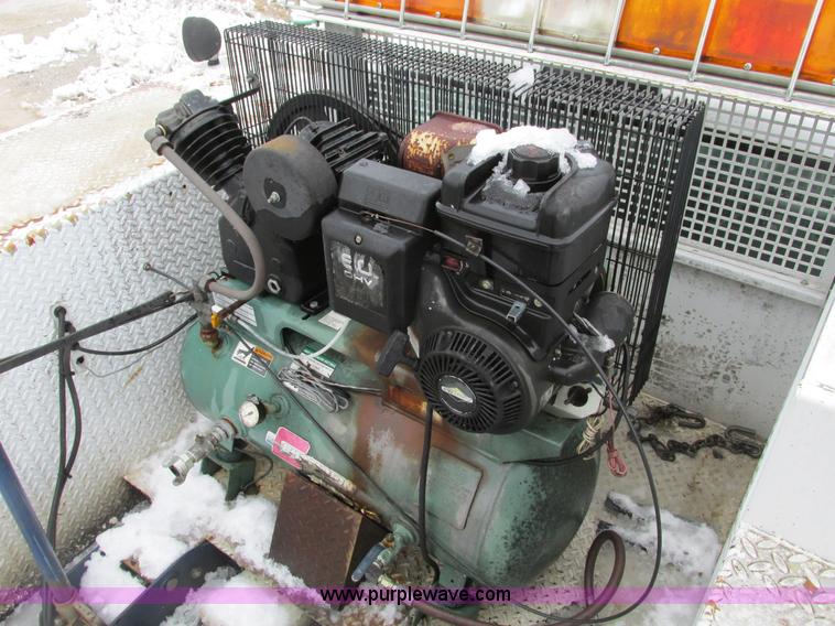 image for item F4393 2004 Ford F550 Super Duty service truck