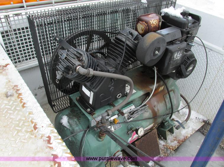 image for item F4393 2004 Ford F550 Super Duty service truck