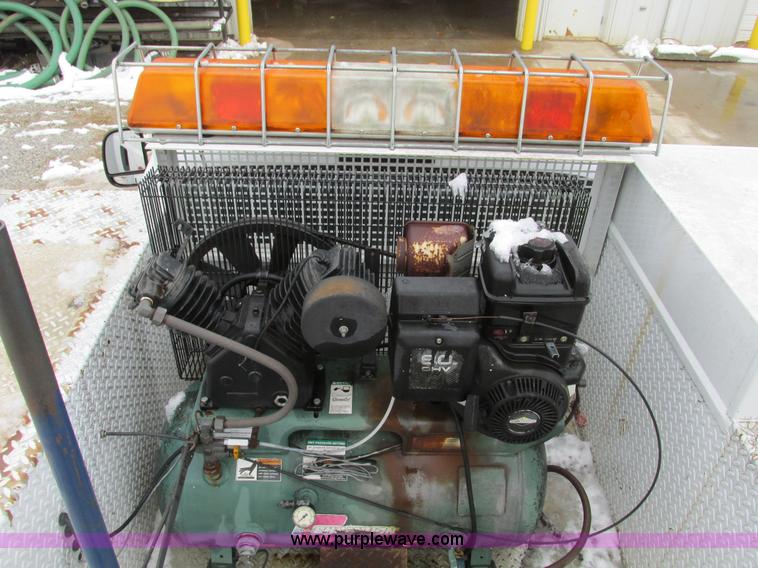 image for item F4393 2004 Ford F550 Super Duty service truck