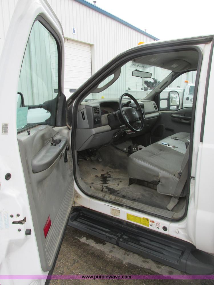 image for item F4393 2004 Ford F550 Super Duty service truck