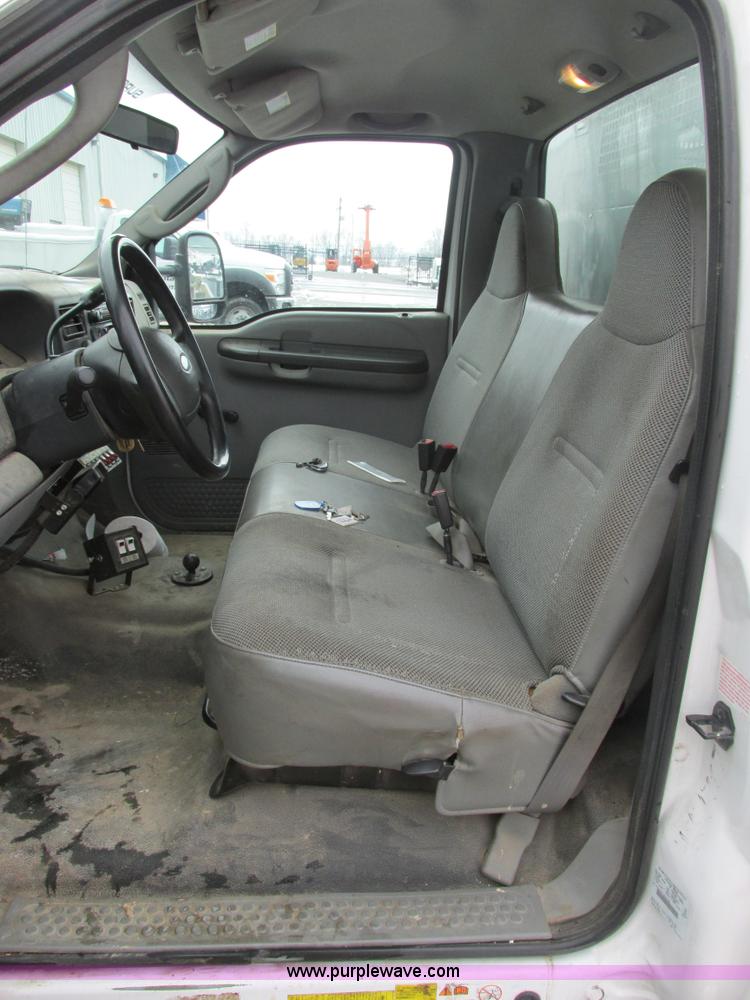 image for item F4393 2004 Ford F550 Super Duty service truck