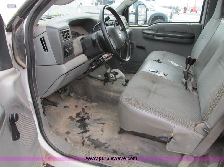 image for item F4393 2004 Ford F550 Super Duty service truck
