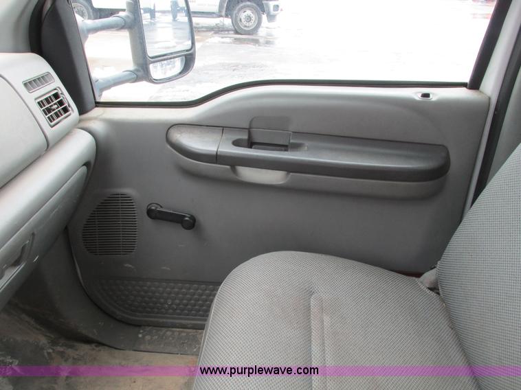 image for item F4393 2004 Ford F550 Super Duty service truck