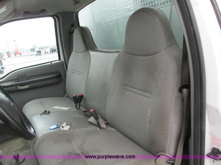 image for item F4393 2004 Ford F550 Super Duty service truck