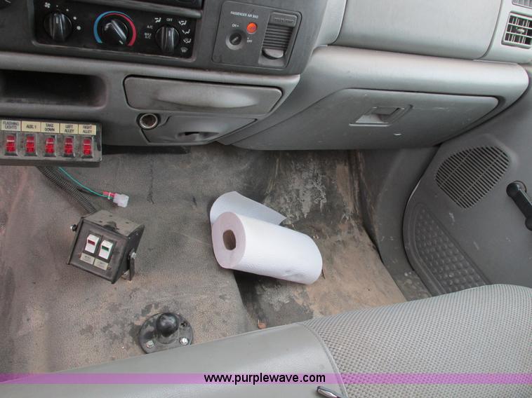 image for item F4393 2004 Ford F550 Super Duty service truck