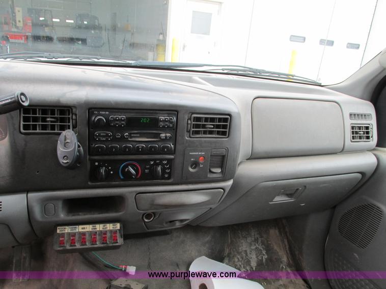 image for item F4393 2004 Ford F550 Super Duty service truck