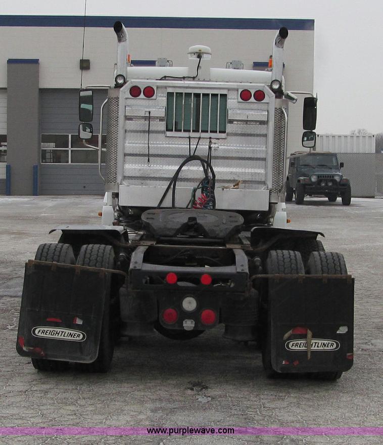 image for item F5950 2005 Freightliner Columbia semi truck