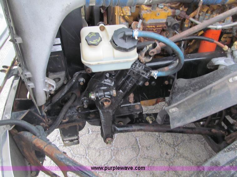 image for item F5950 2005 Freightliner Columbia semi truck