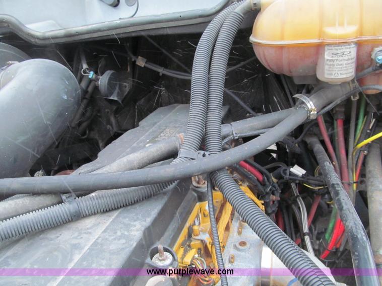 image for item F5950 2005 Freightliner Columbia semi truck