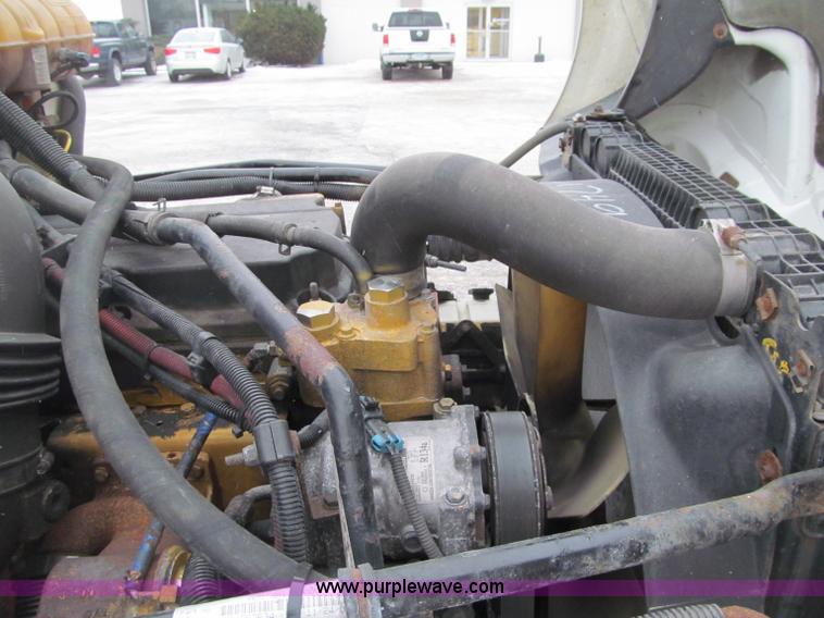 image for item F5950 2005 Freightliner Columbia semi truck