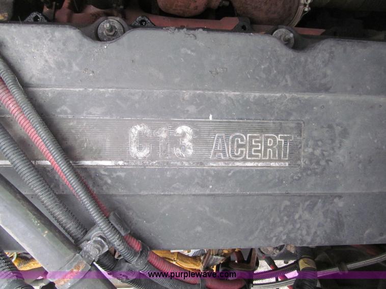 image for item F5950 2005 Freightliner Columbia semi truck