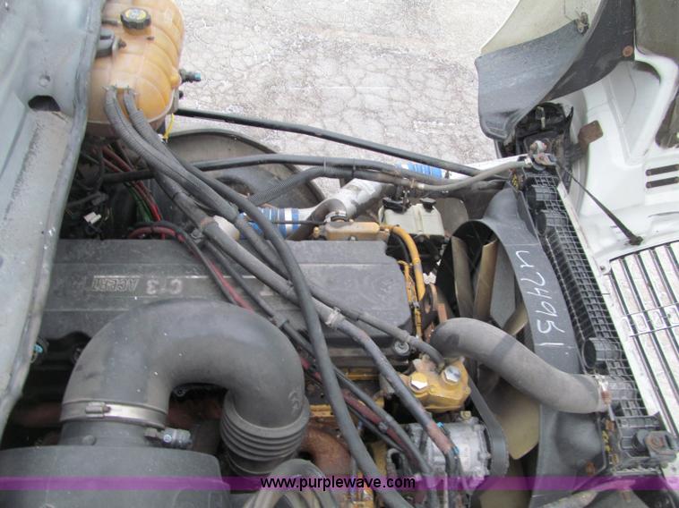 image for item F5950 2005 Freightliner Columbia semi truck