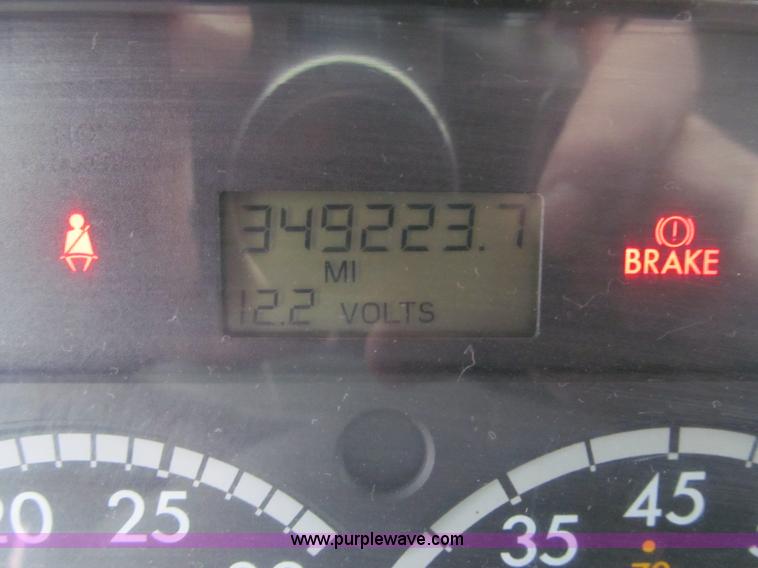 image for item F5950 2005 Freightliner Columbia semi truck