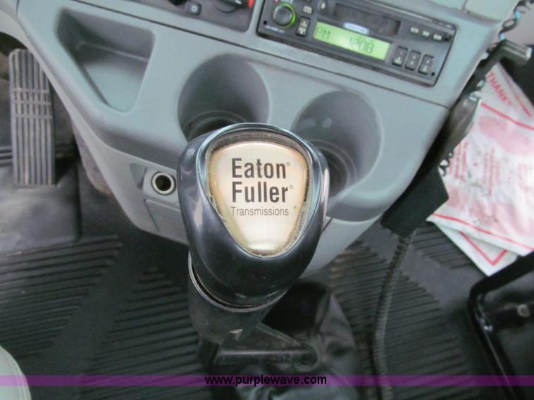 image for item F5950 2005 Freightliner Columbia semi truck