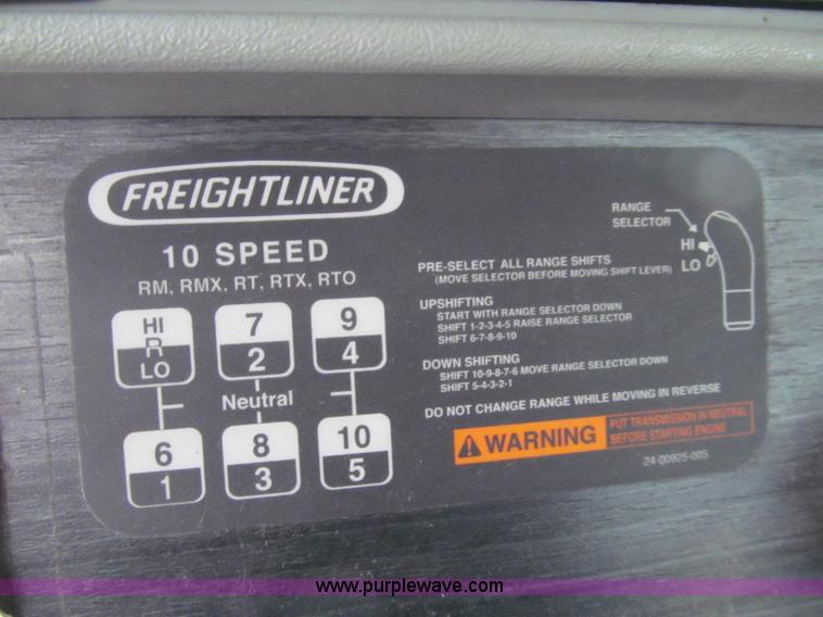 image for item F5950 2005 Freightliner Columbia semi truck