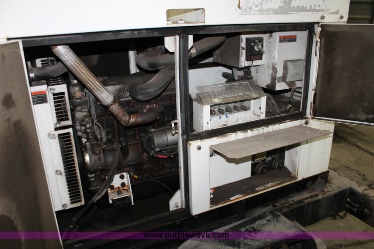 image for item W9463 Multi Quip Whisperwatt 25 portable generator