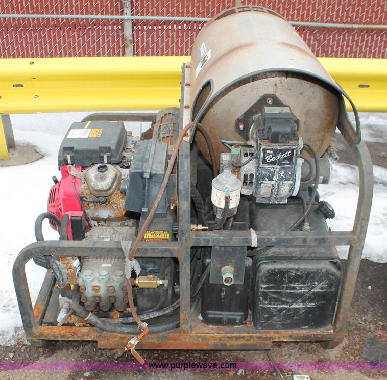 image for item W9478 Karcher SSG-503537E hot water pressure washer