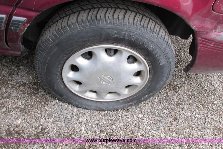 image for item AG9976 1994 Nissan Sentra Limited Edition