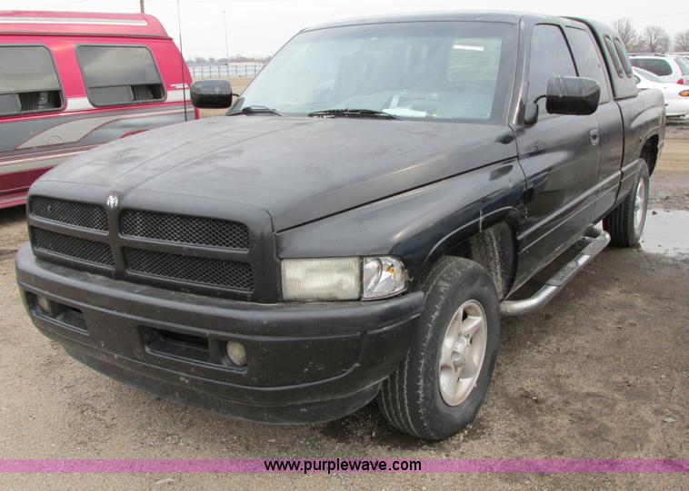 image for item AG9977 1997 Dodge Ram 1500 ST Club Cab pickup truck