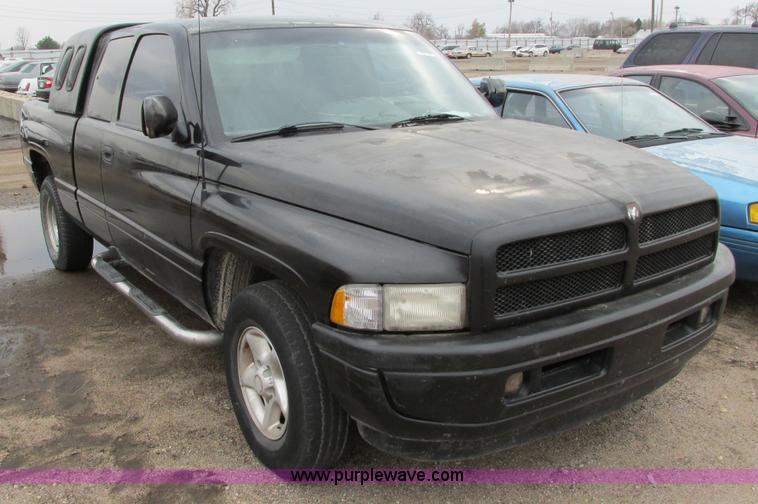 image for item AG9977 1997 Dodge Ram 1500 ST Club Cab pickup truck