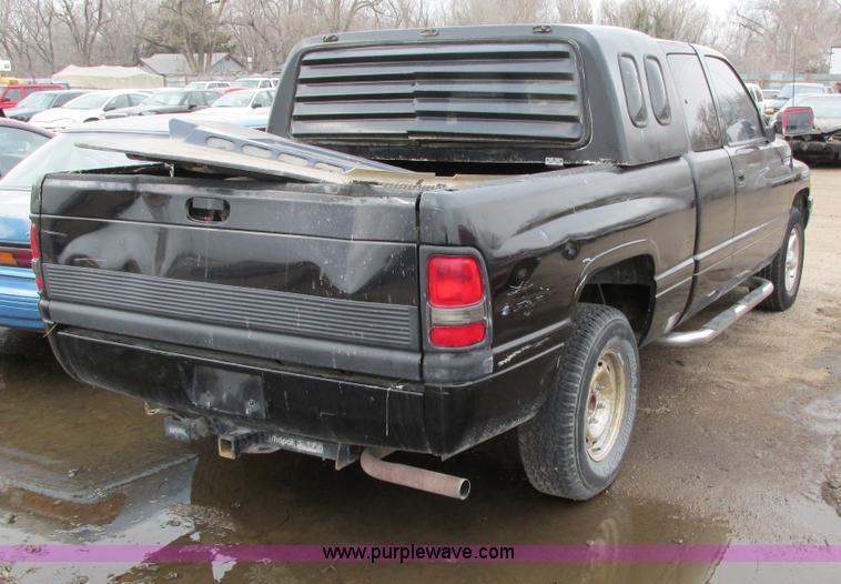 image for item AG9977 1997 Dodge Ram 1500 ST Club Cab pickup truck