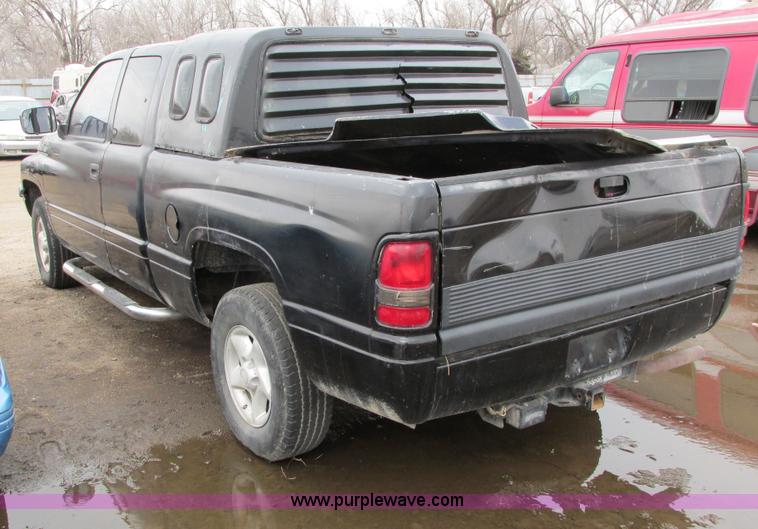 image for item AG9977 1997 Dodge Ram 1500 ST Club Cab pickup truck