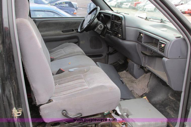 image for item AG9977 1997 Dodge Ram 1500 ST Club Cab pickup truck