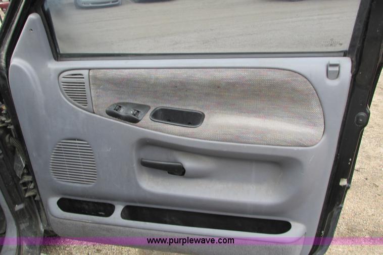 image for item AG9977 1997 Dodge Ram 1500 ST Club Cab pickup truck