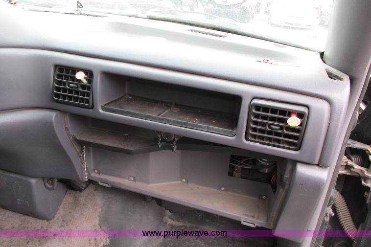 image for item AG9977 1997 Dodge Ram 1500 ST Club Cab pickup truck