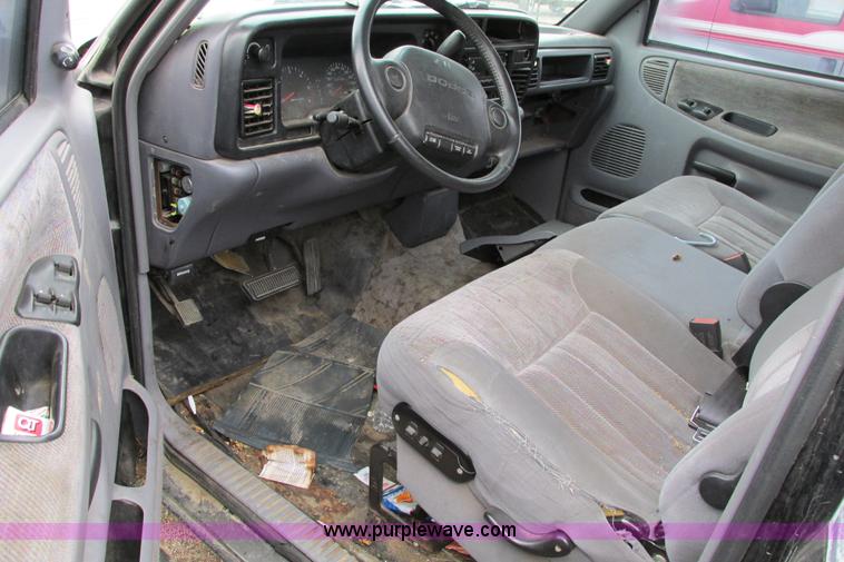 image for item AG9977 1997 Dodge Ram 1500 ST Club Cab pickup truck