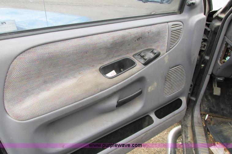 image for item AG9977 1997 Dodge Ram 1500 ST Club Cab pickup truck