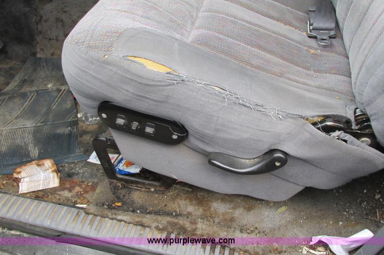 image for item AG9977 1997 Dodge Ram 1500 ST Club Cab pickup truck